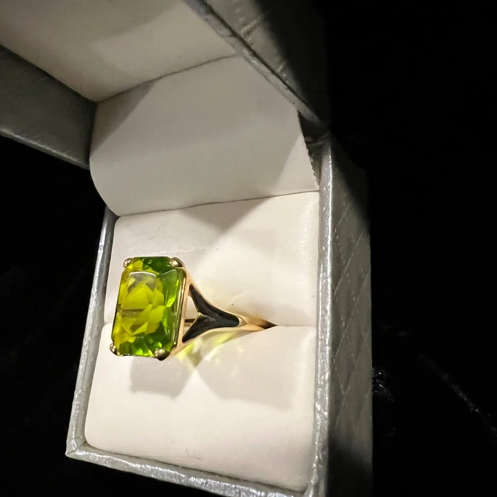 Elegant Gold Tone Ring with Green Peridot - Picture 3 of 4